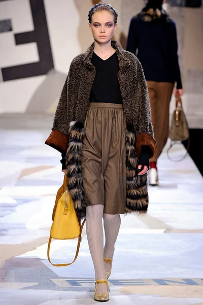 Look 10